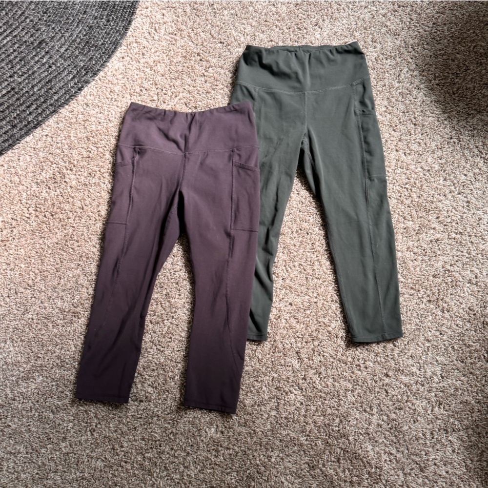 BUNDLE 5-$20 2 pairs capri yoga pants leggings